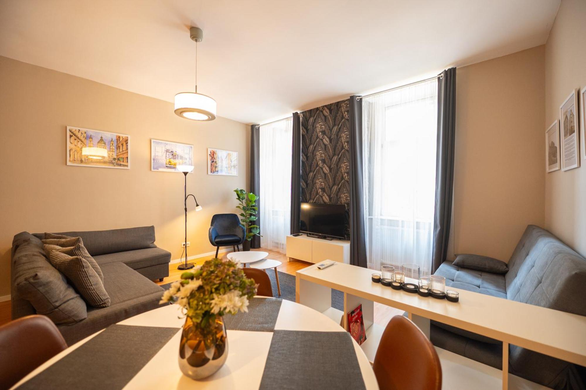 Sarah's With Pool, Wellness, Fitness Apartament *