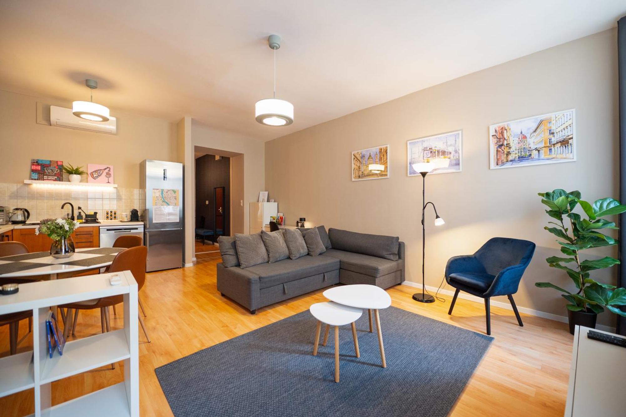 Sarah's With Pool, Wellness, Fitness Apartament *