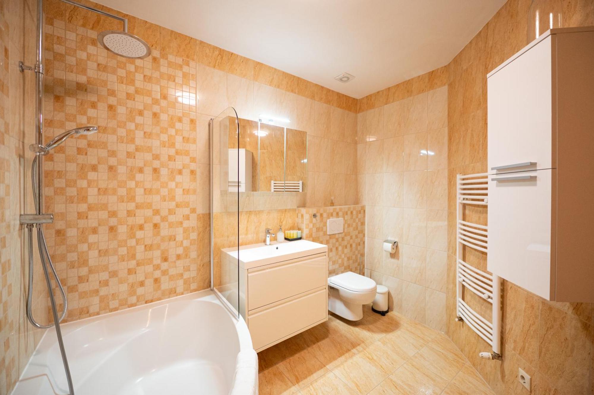 Sarah's With Pool, Wellness, Fitness * Budapesta