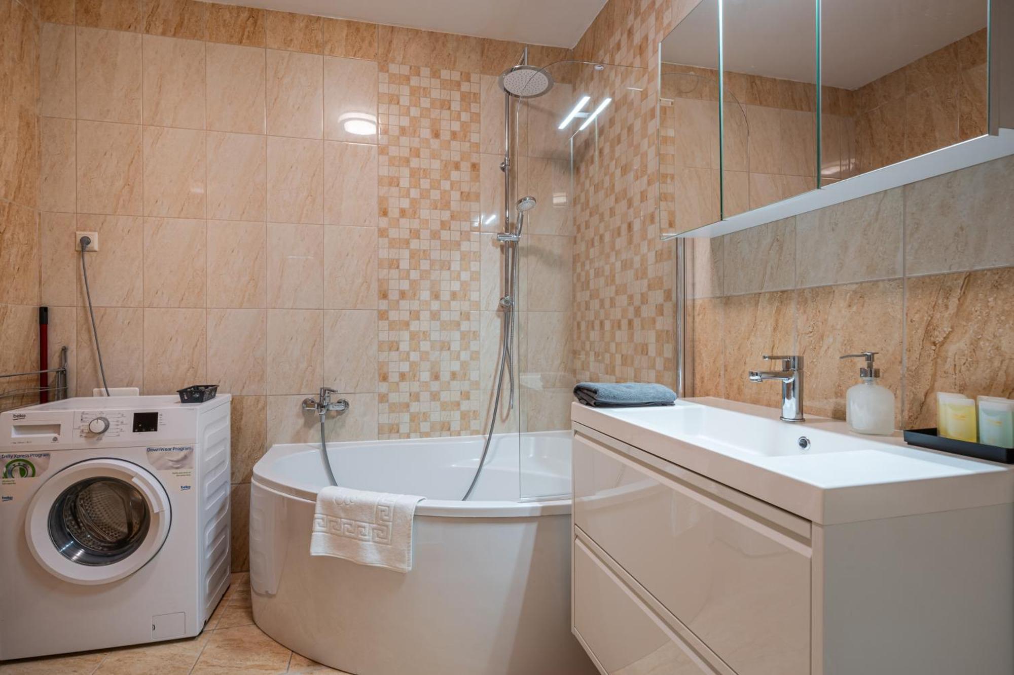 Apartament Sarah's With Pool, Wellness, Fitness *
